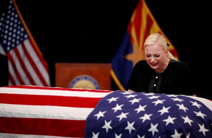 Amerikalı Senatör McCain için cenaze töreni
