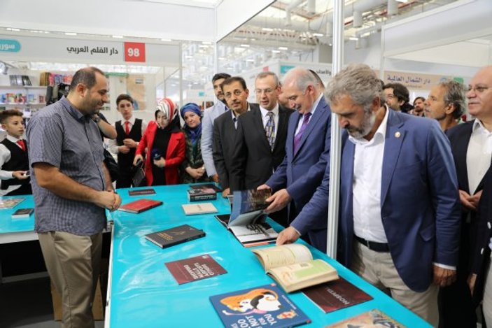 Başkan Uysal, Arapça Kitap Fuarı'nı ziyaret etti