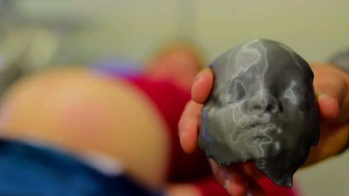 Bebeklerinin ultrason görüntüsünü 3D yazıcı ile hissetti