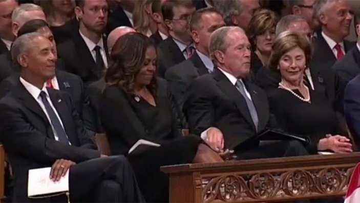 Bush’un Michelle Obama’ya ne verdiği anlaşıldı