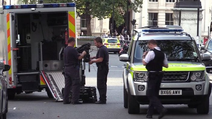 BBC binası önünde bombalı araç alarmı