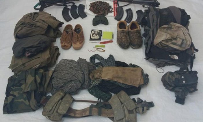PKK'lı teröristler kıyafetini, silahını bırakıp kaçıyor