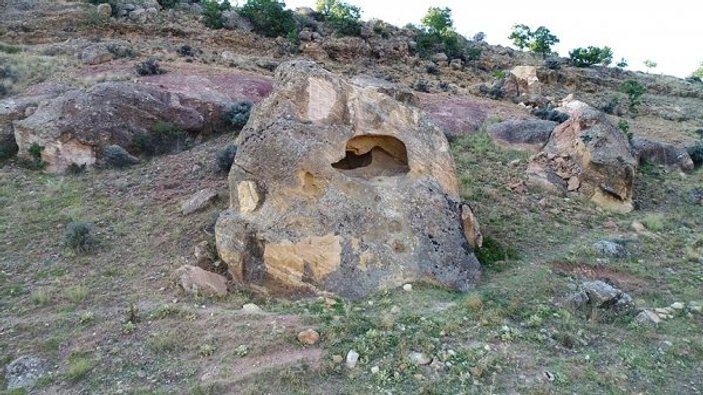 3 bin yıllık kaya mezarlar ziyaretçilerini bekliyor