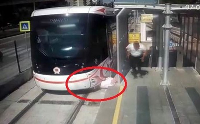 Samsun'da yayaya tramvay çarptı