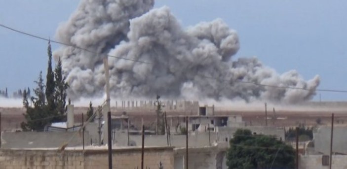 Rus ve Suriye jetleri İdlib'i vuruyor
