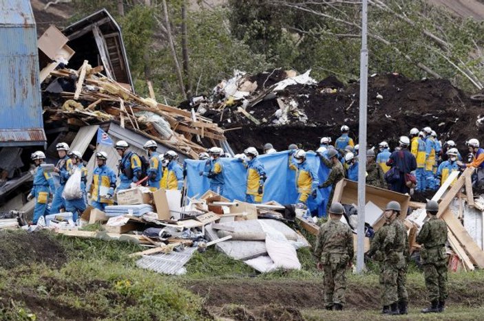 Japonya'da depremde ölenlerin sayısı yükseliyor