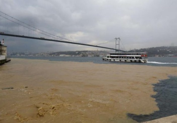 İstanbul Boğazı çamura bulandı