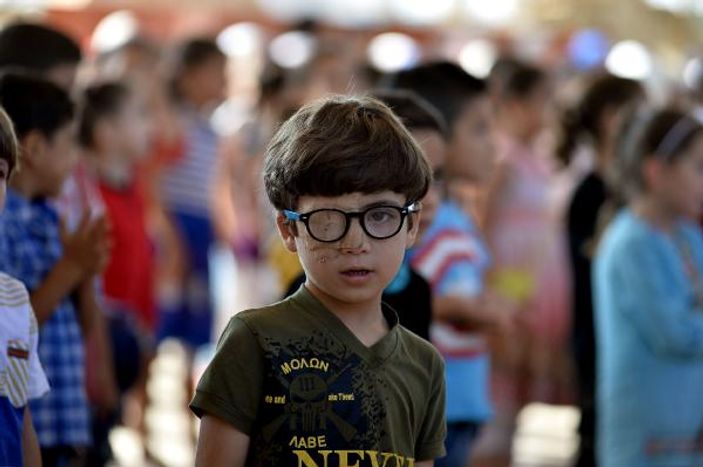 İdlib'de okula giden çocuklar