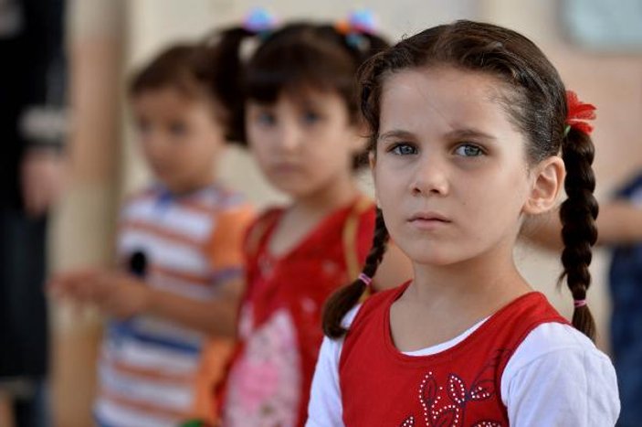İdlib'de okula giden çocuklar