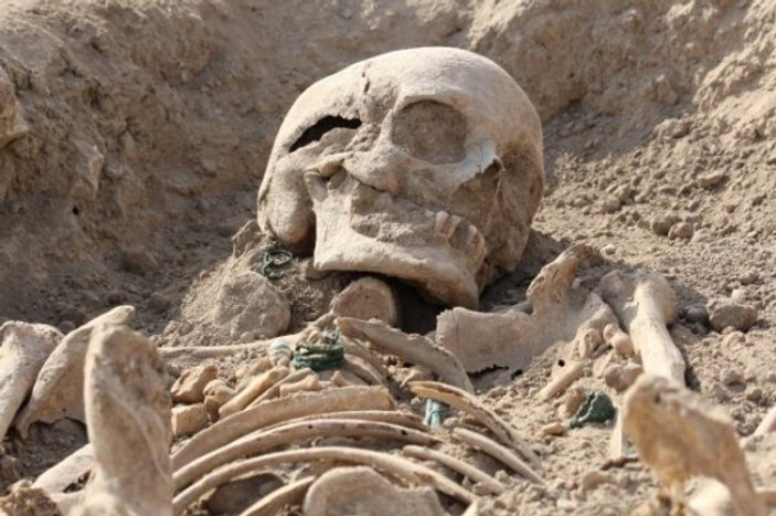 Urartu kadınlarına ait mezarlar bulundu