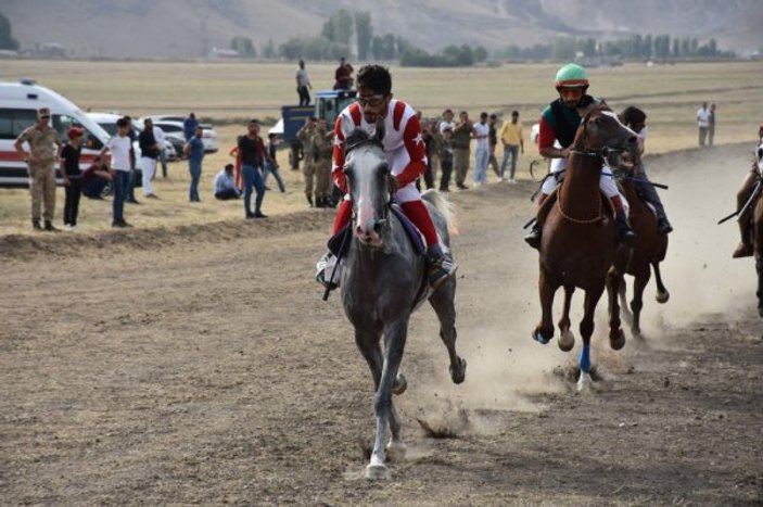 Muş'ta terör bitti, ata sporu at yarışları hız kazandı