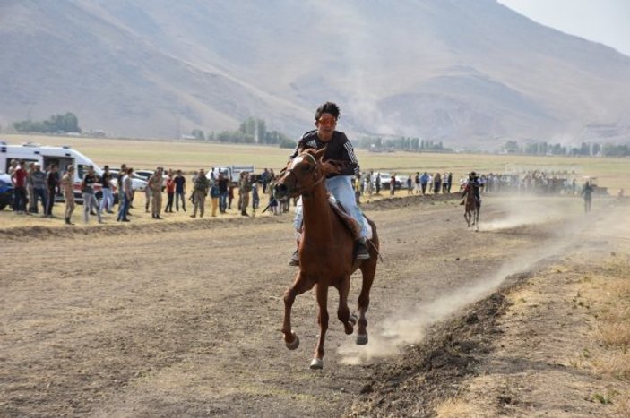 Muş'ta terör bitti, ata sporu at yarışları hız kazandı