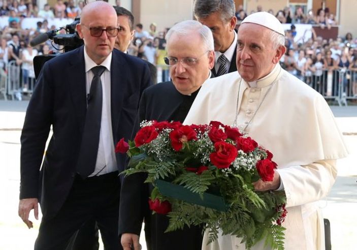 r Papa, mafya üyelerini dine dönmeye çağırdı