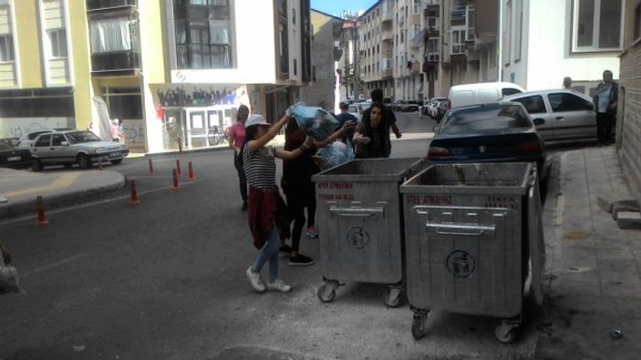 Gönüllü temizlik elçileri çöp topladı
