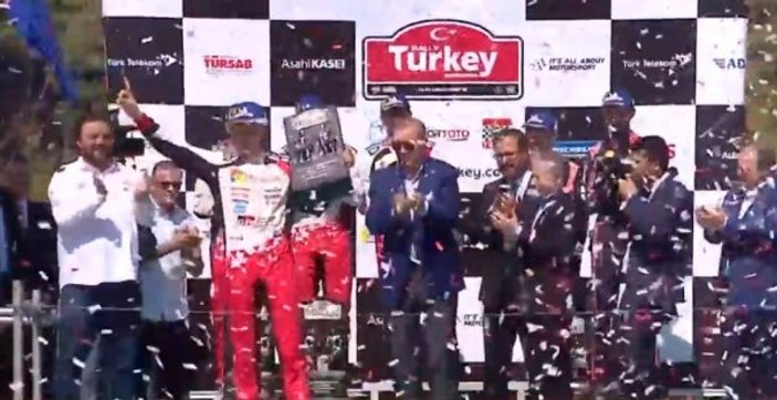 Başkan Erdoğan Dünya Ralli Şampiyonası'nda ödülleri verdi