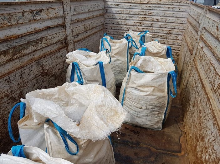 Polis kılığındaki çete tırdaki 5 milyon liralık madeni çaldı