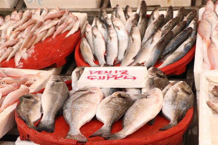 Balık tezgahlarında bolluk fiyatlara yansıdı