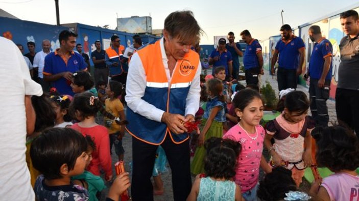 Türk doktor Öz, Suriye kamplarını ziyaret etti