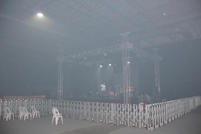 Kebap dumanı nedeniyle Mehmet Erdem konseri iptal edildi