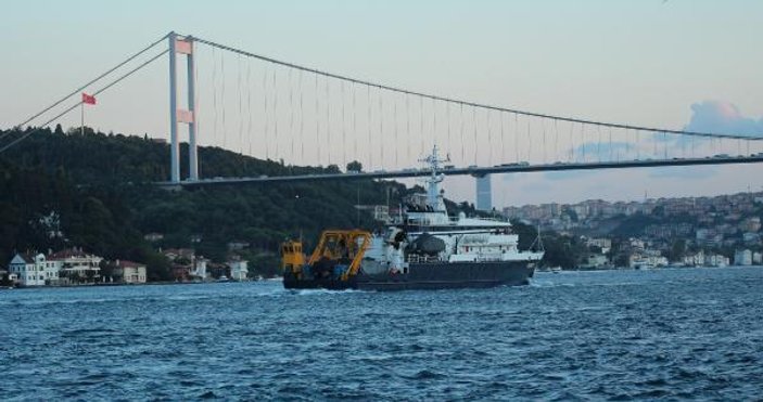 Rus uçağını araştıracak gemi İstanbul'dan geçti