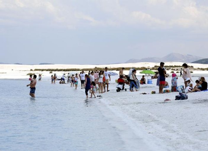 Salda Gölü'nü haftada 40 bin kişi ziyaret etti