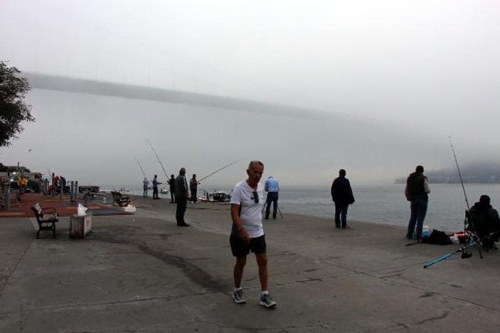 İstanbul Boğazı'nda sis etkili oluyor 