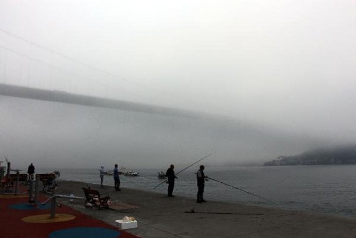 İstanbul Boğazı'nda sis etkili oluyor 