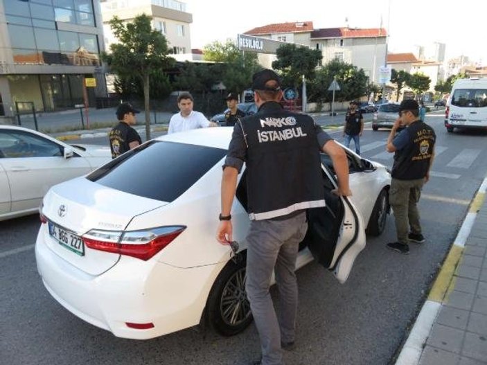 İstanbul polisi okul denetimlerini sürdürüyor
