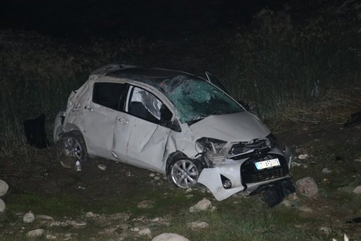 Adana'da alkollü sürücü şarampole devrildi