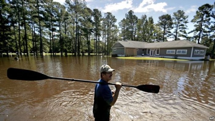 Florence Güney Carolina'yı sular altında bıraktı