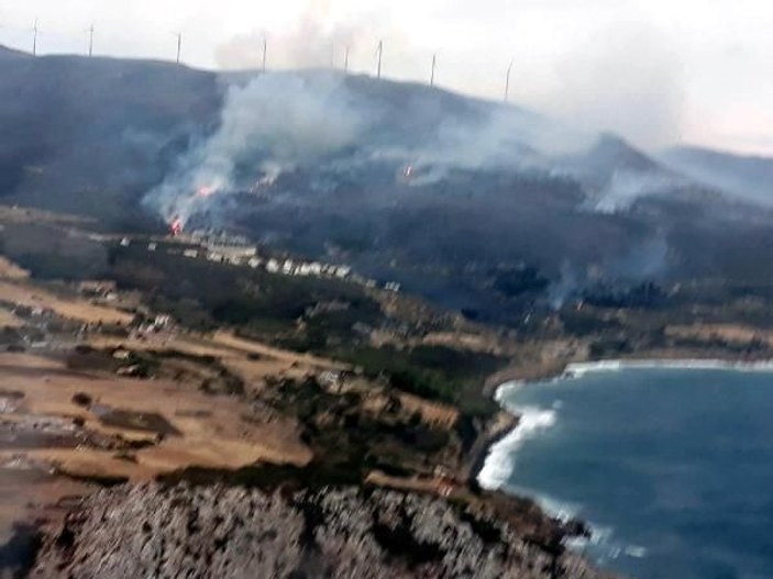 İzmir'de otluk ve tarım arazisinde yangın
