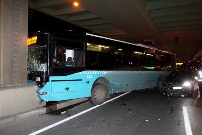 Halk otobüsü Mecidiyeköy'de kaza yaptı