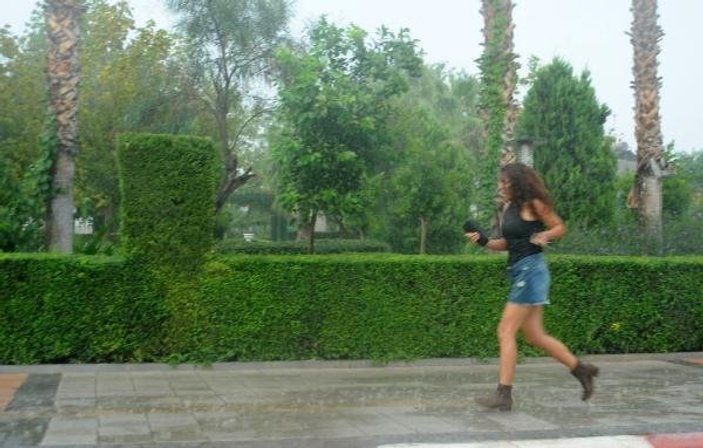 Antalya'da yağmur etkili oldu