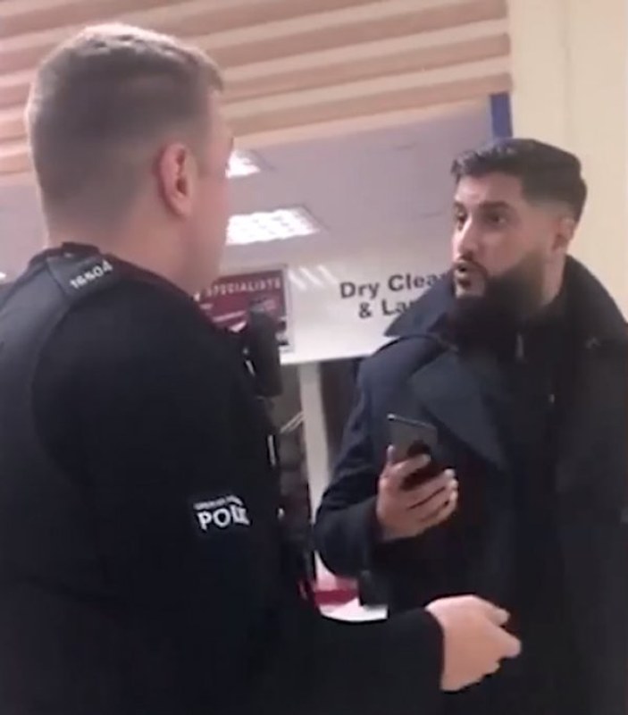 İngiltere'de su almak isteyen Müslüman çifte gözaltı