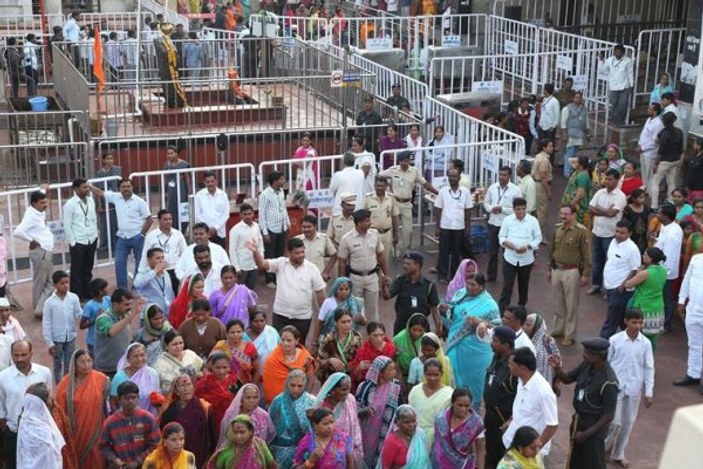 Hindistan'da kadınların tapınağa giriş yasağı kaldırıldı