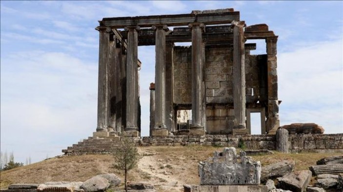 Zeus Tapınağı'nda Çavdar Türklerine ait 400 figür