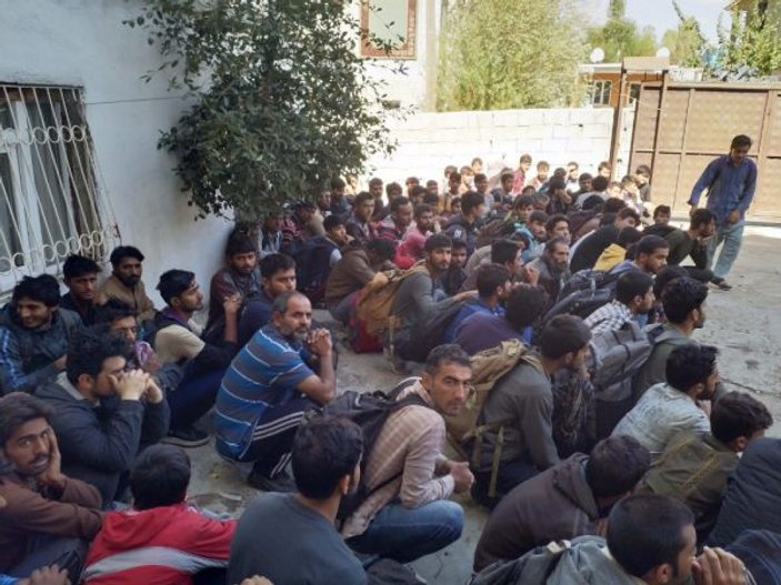 Van'da 140 kaçak göçmen yakalandı