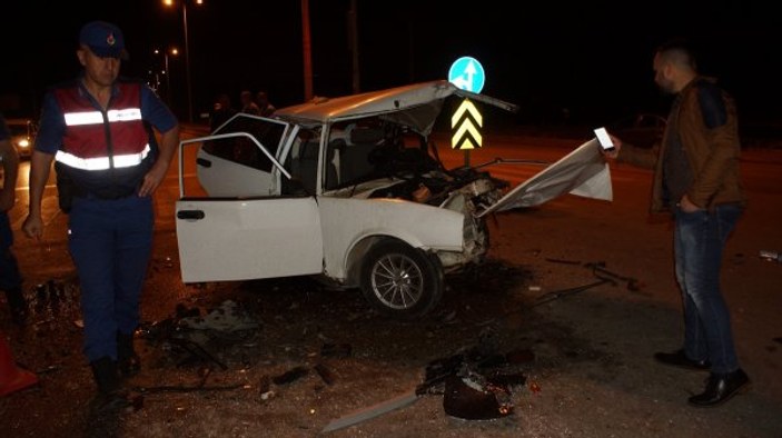 Ankara'daki trafik kazasında araç parçalandı