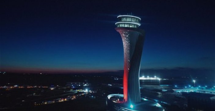 Üçüncü Havalimanı'nın kulesi ışık saçtı
