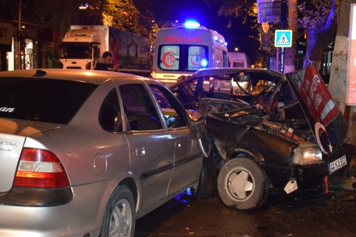 Malatya'da trafik kazası: 2 araç da hurdaya çıktı