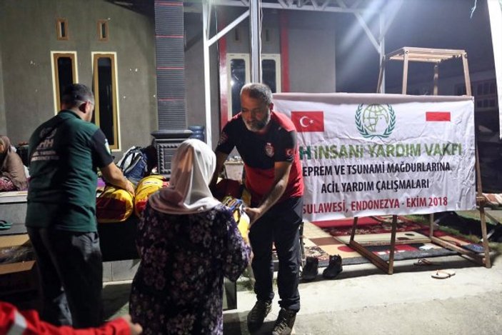 Türkiye'den Endonezya'ya ilk yardım seferi ulaştı