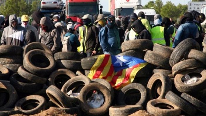 Barselona'da ayrılıkçılar polisle çatıştı