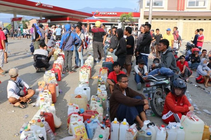 Endonezya'da depremzedeler ihtiyaçlarını karşılayamıyor