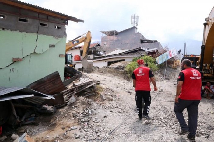 Endonezya acil yardım bekliyor