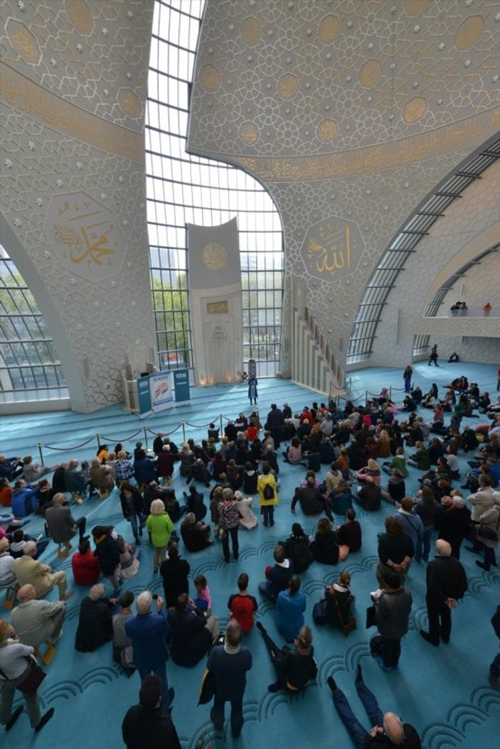 Erdoğan'ın açtığı camiye Almanların ilgisi büyük