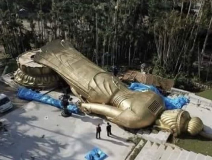 Japonya'daki Buda heykeli tayfuna yenik düştü