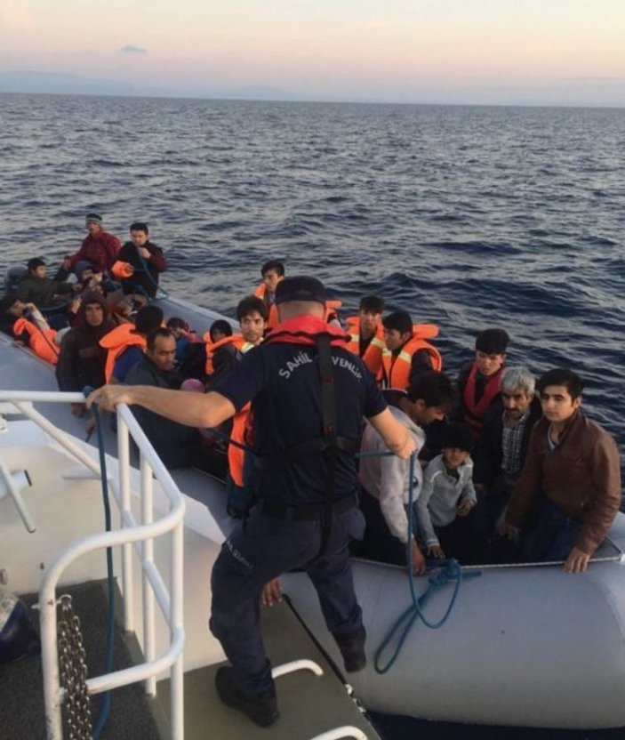 Kuşadası’nda 25’i çocuk 53 kaçak göçmen yakalandı