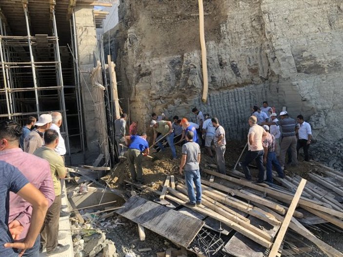 Hatay'da okulun istinat duvarı çöktü: 1 ölü, 2 yaralı