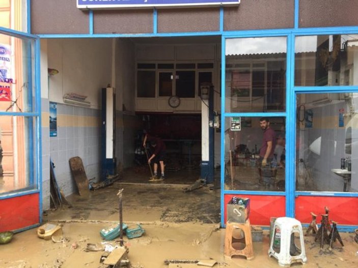 Kaynarca'daki selde 38 konut hasar gördü