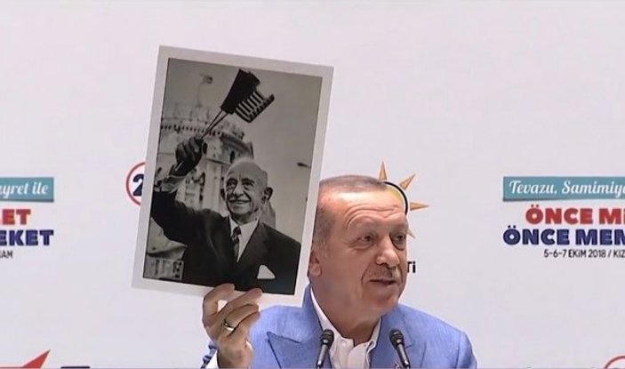 Başkan Erdoğan İnönü'nün ABD bayraklı pozunu gösterdi